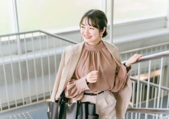 お見合いで好印象を残せる服装は？避けるべき服装や年齢別のおすすめコーデを紹介